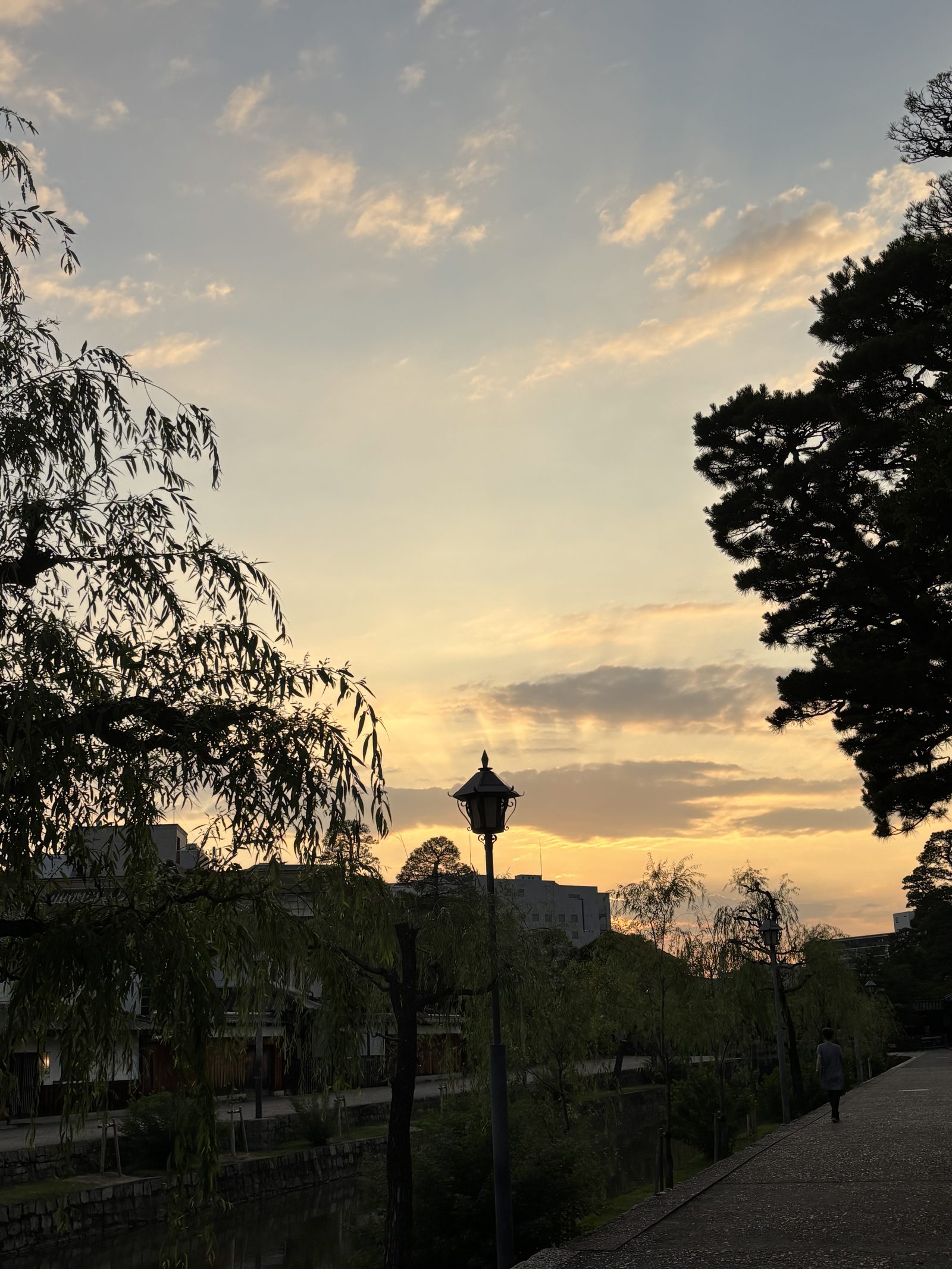 夕暮れの倉敷、宿への帰り道